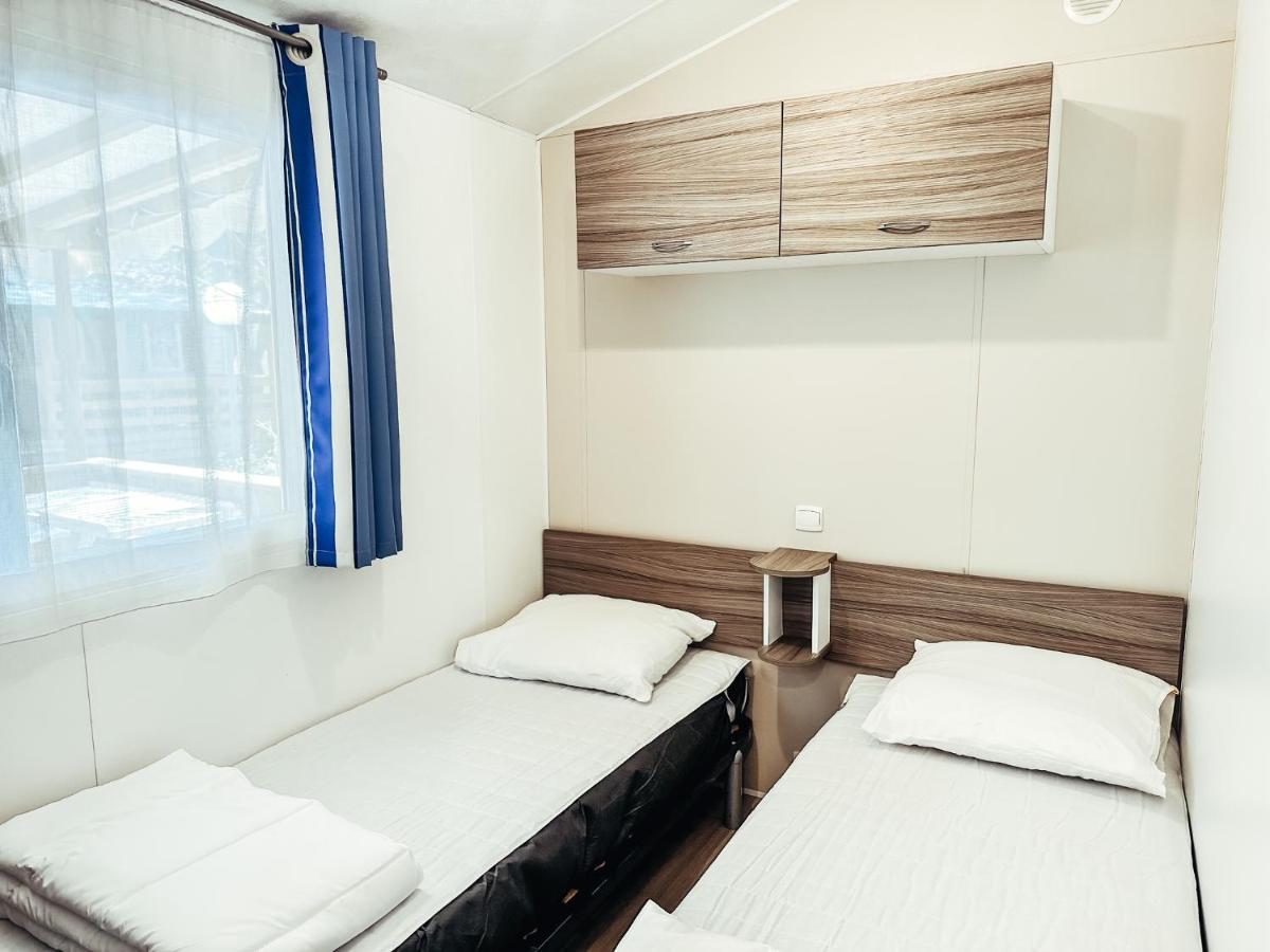 3 Bedroom Chalets Camping Lei Suves - Joycasa Рокбрюн-сюр-Аржан Экстерьер фото